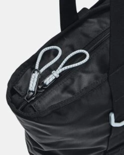 UA Essentials Tragerucksack Für Damen -Modegeschäft Für Sportbekleidung 1376464 001 ZIP SL