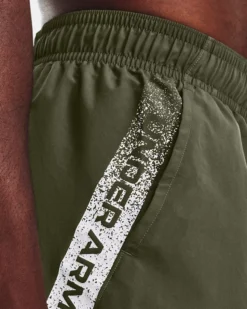 Herren UA Woven Shorts Mit Grafik -Modegeschäft Für Sportbekleidung V5 1370388 390 SIDEDET