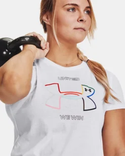 UA Pride Kurzarm-Oberteil Für Damen -Modegeschäft Für Sportbekleidung V5 1378959 100 COLLAR