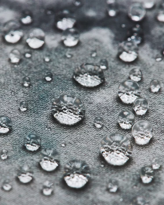 UA Storm Train Anywhere Glänzende Jacke Für Damen 5 UA Storm Train Anywhere Glänzende Jacke Für Damen – Bild 5